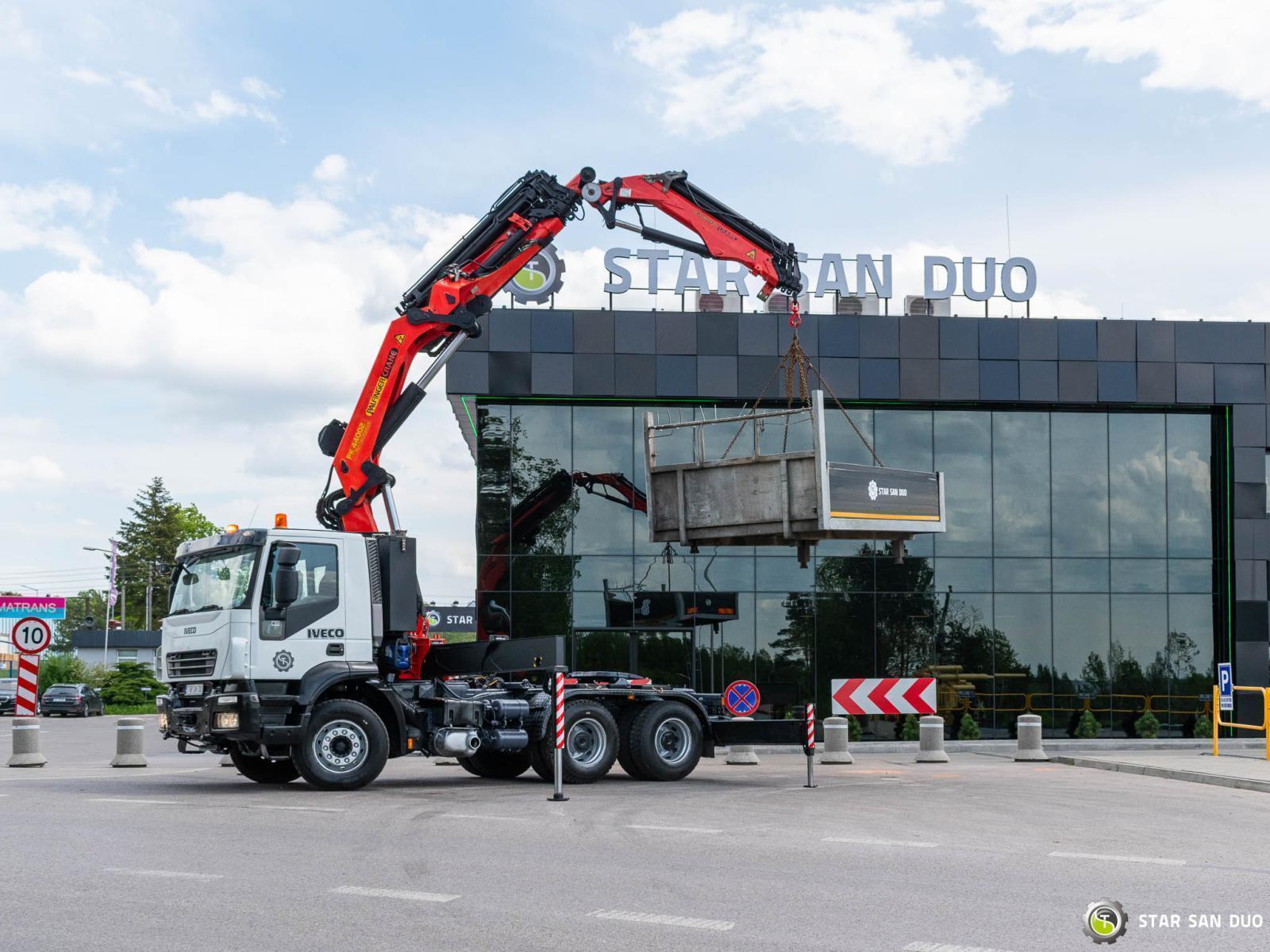 IVECO TRAKKER 450 6x4 PALFINGER PK 44002 Crane Tractor